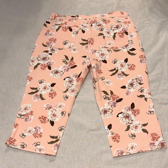 Gloria Vanderbilt Pink Amanda‎ Peach Floral Capris size 16 - Picture 7 of 8